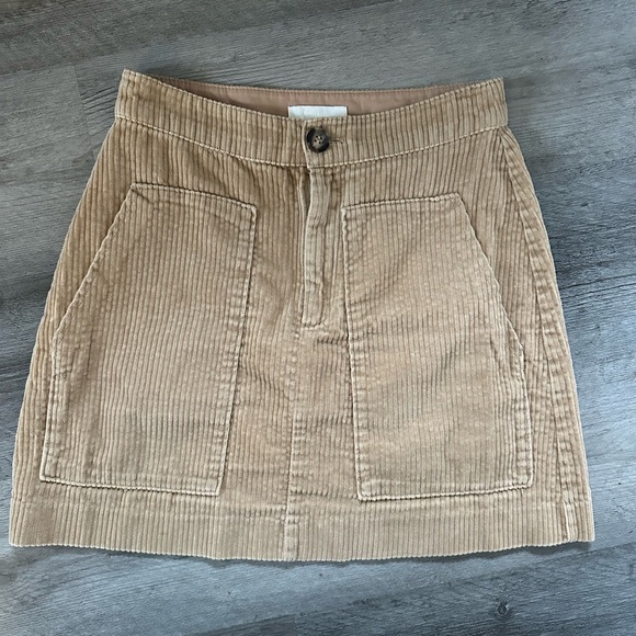 H&M Dresses & Skirts - 🌻 H&M Corduroy Patch-Pocket Tan Mini Skirt 🌻